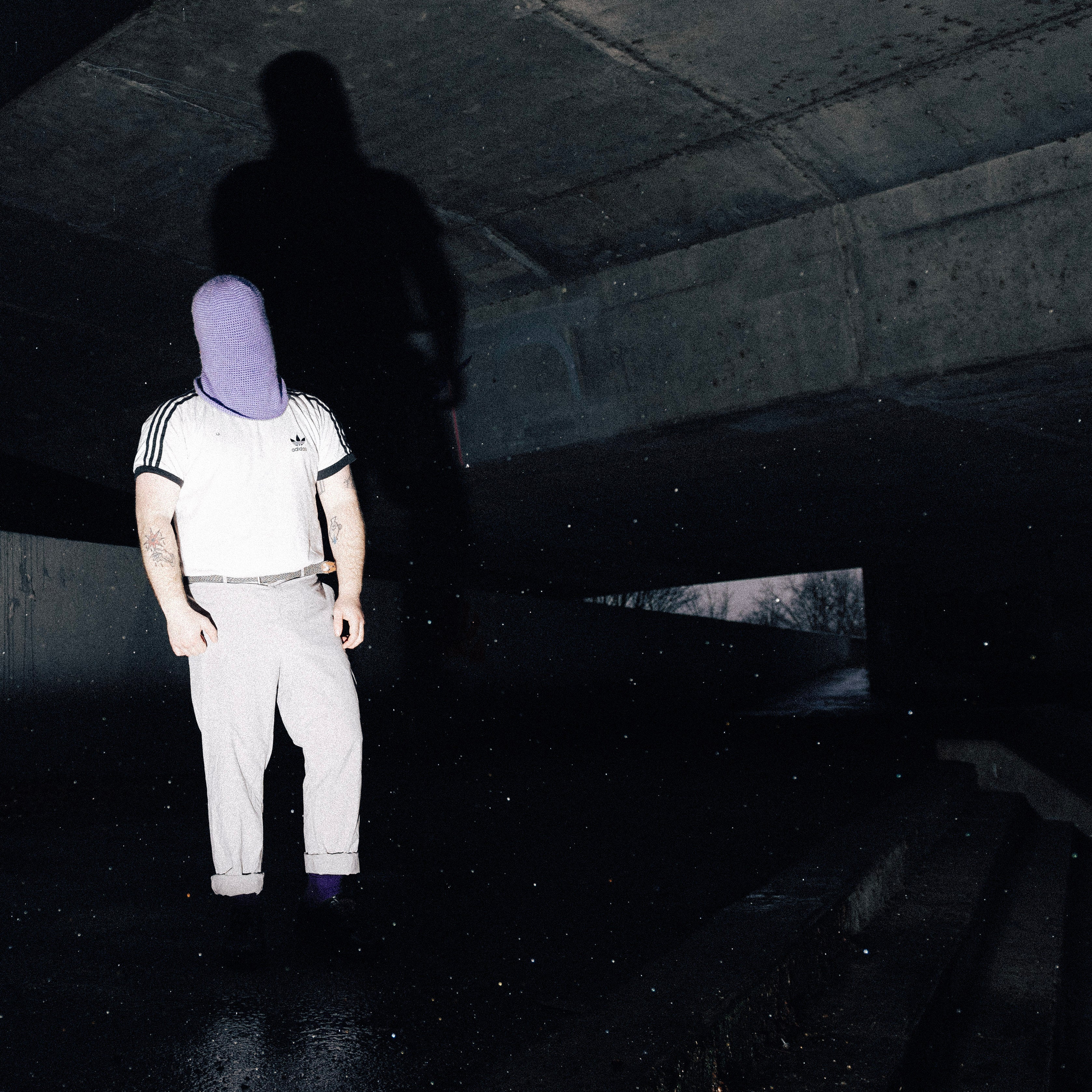 trait d'union - il n'y a pas d'ailleurs LP